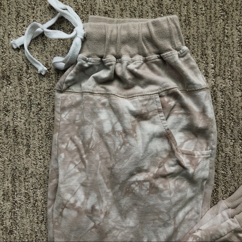 Taupe tie dye joggers